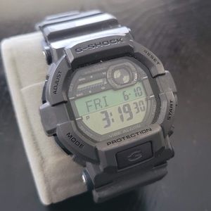 Mens G shock watch